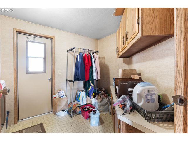 1199 N TERRY St 302, Eugene, OR 97402