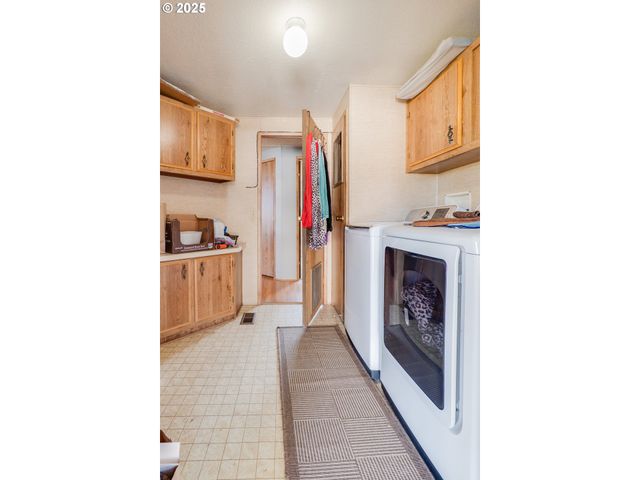 1199 N TERRY St 302, Eugene, OR 97402