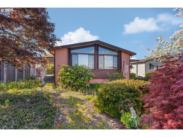 1199 N TERRY St 302, Eugene, OR 97402