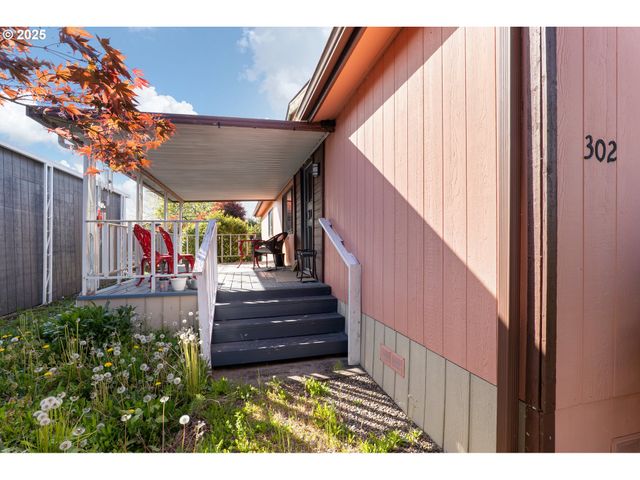 1199 N TERRY St 302, Eugene, OR 97402