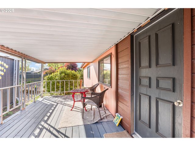 1199 N TERRY St 302, Eugene, OR 97402