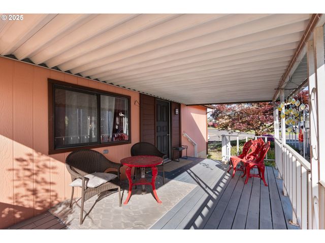 1199 N TERRY St 302, Eugene, OR 97402