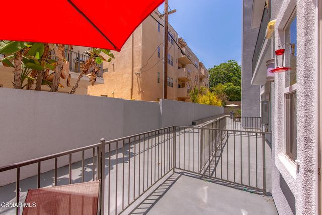 10878 Bloomfield Street 107, Toluca Lake, CA 91602