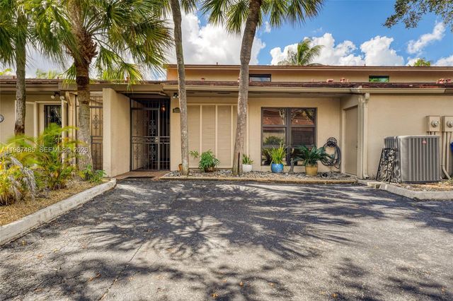 8352 Dundee Ter, Miami Lakes, FL 33016