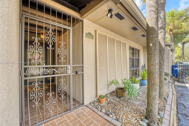 8352 Dundee Ter, Miami Lakes, FL 33016