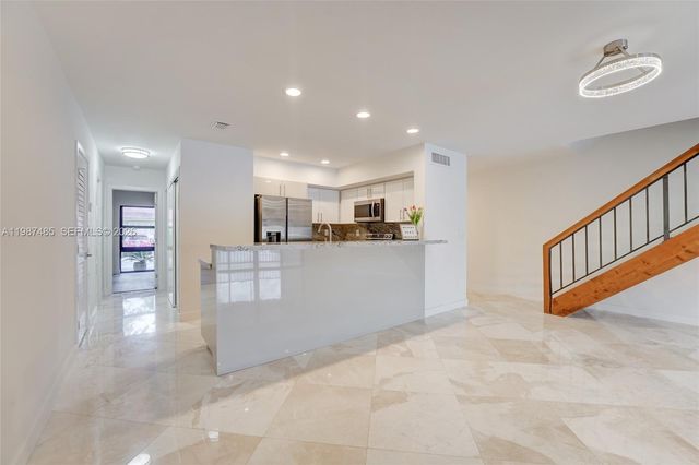 8352 Dundee Ter, Miami Lakes, FL 33016