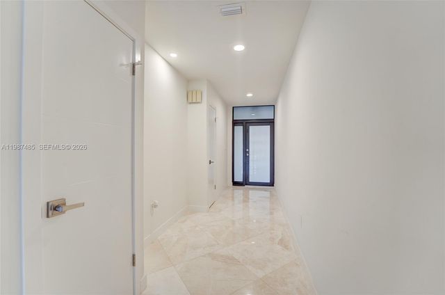 8352 Dundee Ter, Miami Lakes, FL 33016