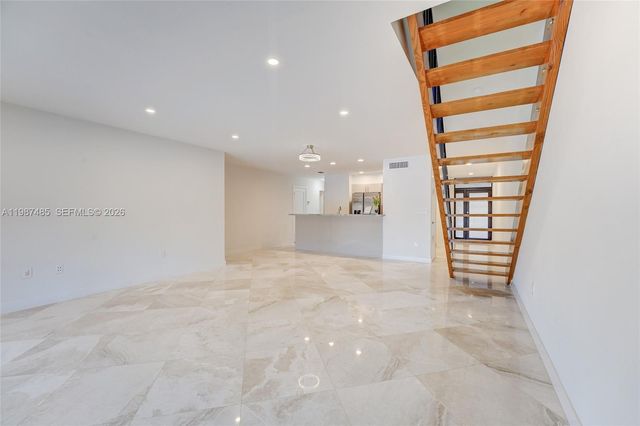 8352 Dundee Ter, Miami Lakes, FL 33016