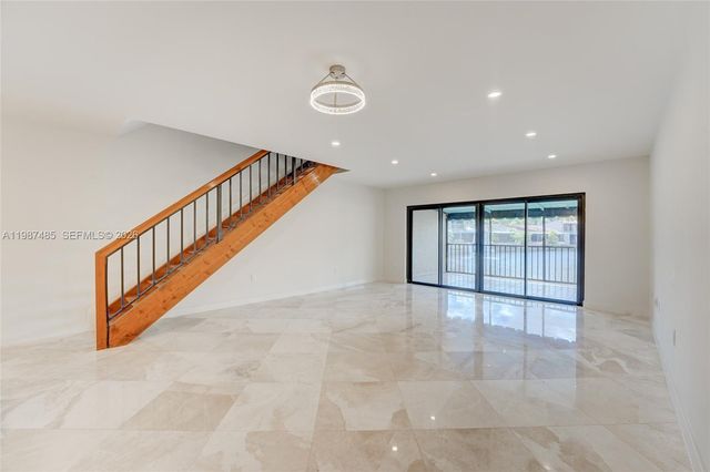 8352 Dundee Ter, Miami Lakes, FL 33016