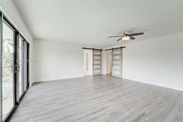 8352 Dundee Ter, Miami Lakes, FL 33016