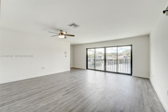 8352 Dundee Ter, Miami Lakes, FL 33016