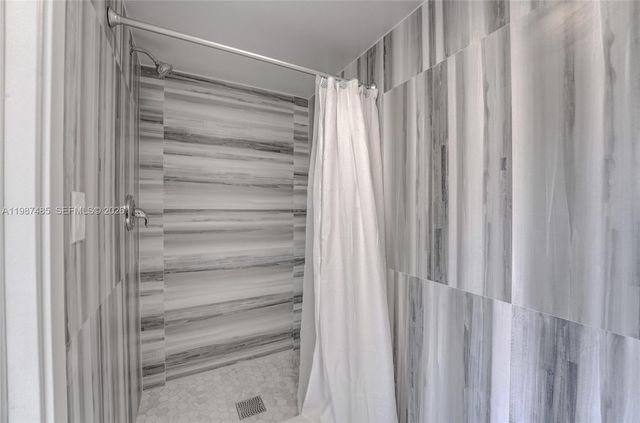 8352 Dundee Ter, Miami Lakes, FL 33016