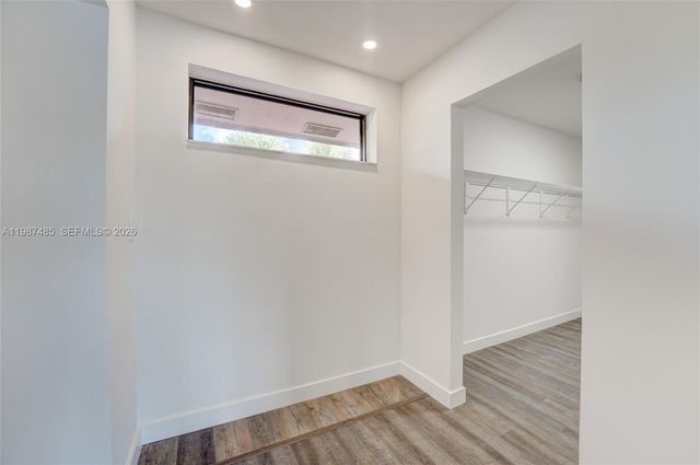 8352 Dundee Ter, Miami Lakes, FL 33016