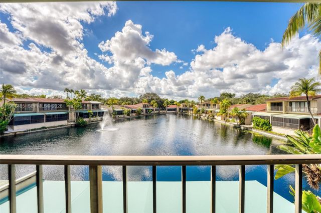 8352 Dundee Ter, Miami Lakes, FL 33016