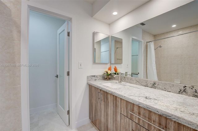 8352 Dundee Ter, Miami Lakes, FL 33016