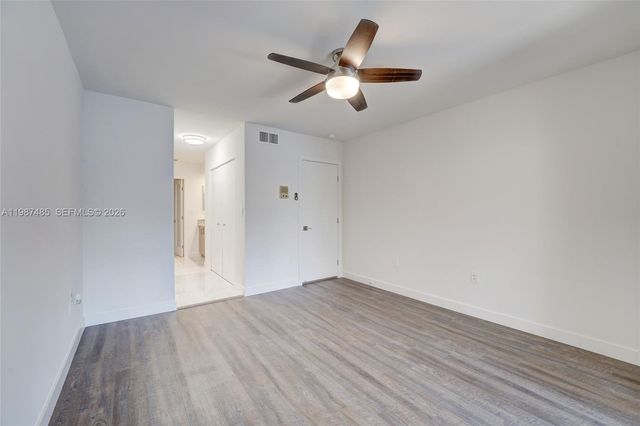 8352 Dundee Ter, Miami Lakes, FL 33016