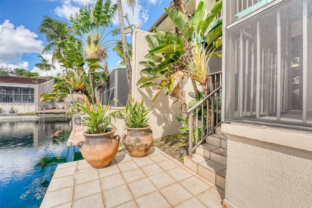 8352 Dundee Ter, Miami Lakes, FL 33016