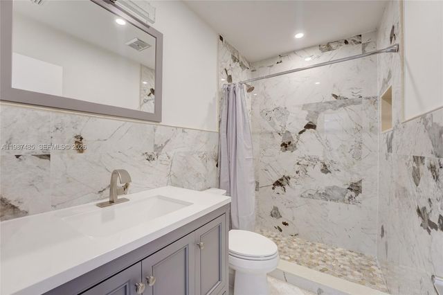 8352 Dundee Ter, Miami Lakes, FL 33016