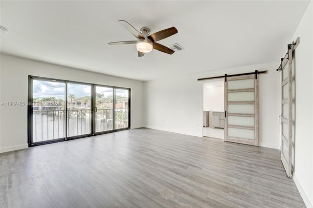 8352 Dundee Ter, Miami Lakes, FL 33016