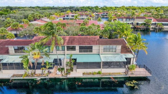 8352 Dundee Ter, Miami Lakes, FL 33016