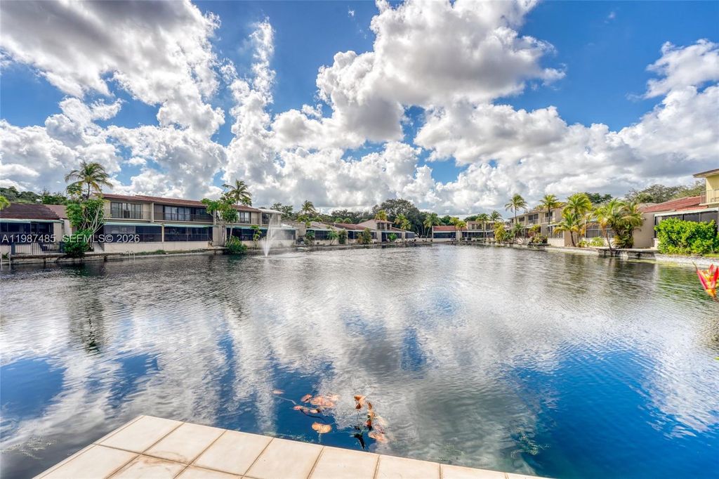 8352 Dundee Ter, Miami Lakes, FL 33016