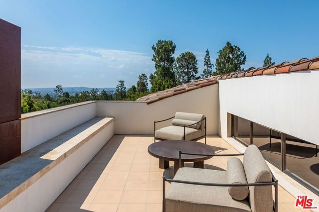 976 N Alpine Drive, Beverly Hills, CA 90210