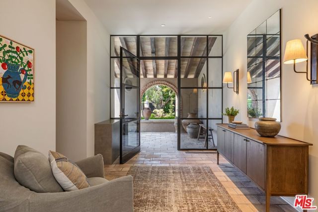 976 N Alpine Drive, Beverly Hills, CA 90210