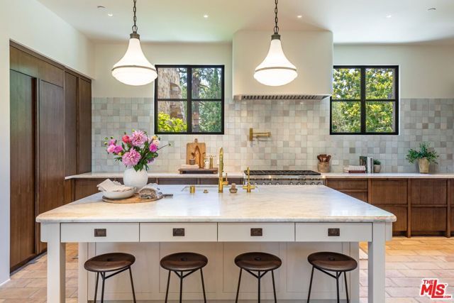 976 N Alpine Drive, Beverly Hills, CA 90210