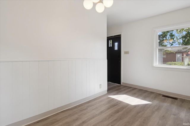 102 Downey Avenue, Mishawaka, IN 46544