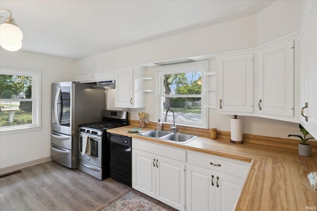 102 Downey Avenue, Mishawaka, IN 46544