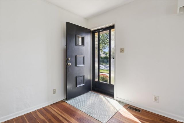 102 Downey Avenue, Mishawaka, IN 46544