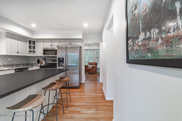 8810 Nottingham Pkwy, Louisville, KY 40222