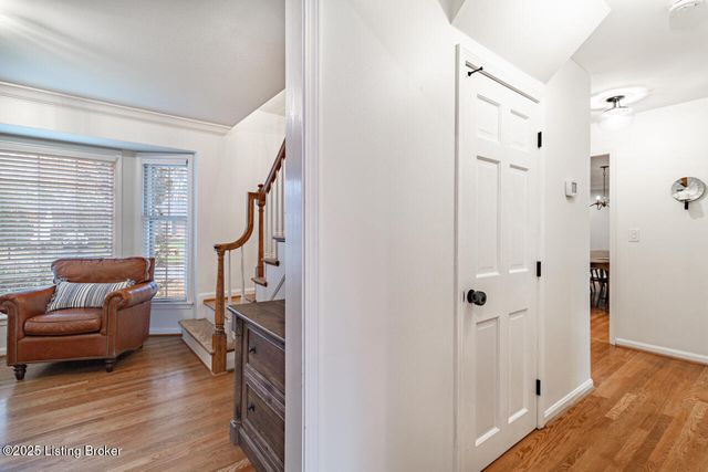 8810 Nottingham Pkwy, Louisville, KY 40222