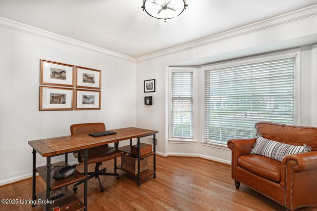 8810 Nottingham Pkwy, Louisville, KY 40222