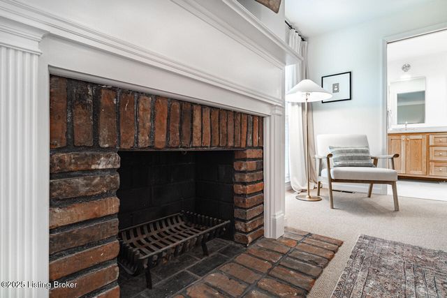 8810 Nottingham Pkwy, Louisville, KY 40222