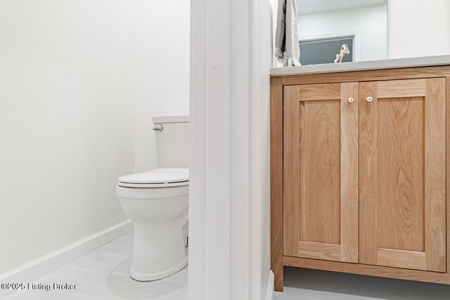 8810 Nottingham Pkwy, Louisville, KY 40222