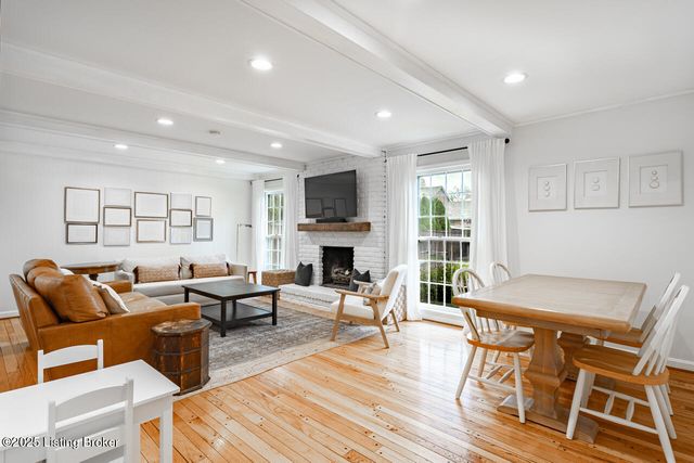 8810 Nottingham Pkwy, Louisville, KY 40222