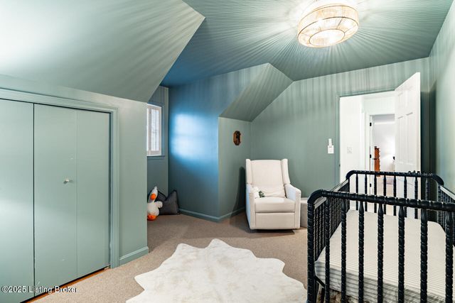 8810 Nottingham Pkwy, Louisville, KY 40222