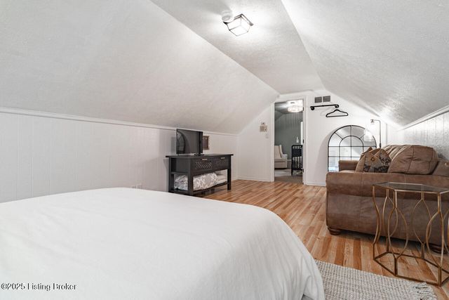 8810 Nottingham Pkwy, Louisville, KY 40222