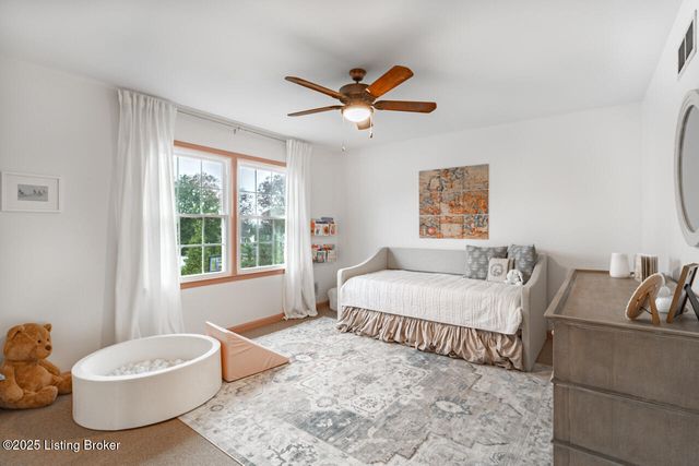 8810 Nottingham Pkwy, Louisville, KY 40222