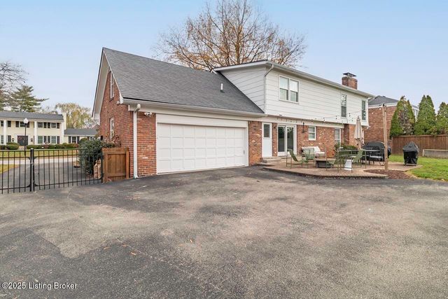 8810 Nottingham Pkwy, Louisville, KY 40222