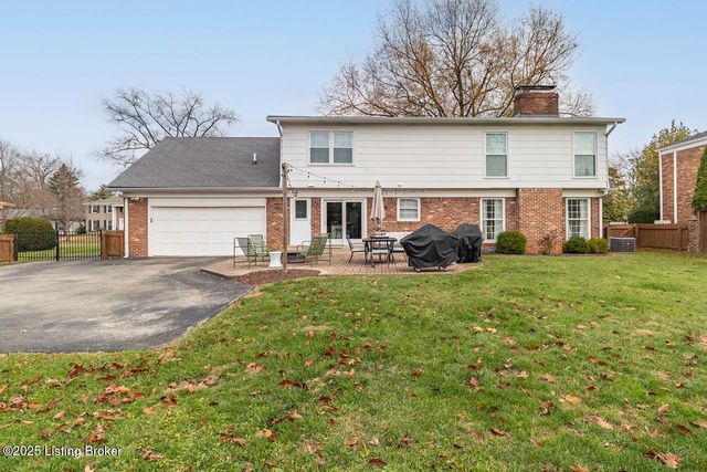 8810 Nottingham Pkwy, Louisville, KY 40222