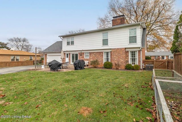 8810 Nottingham Pkwy, Louisville, KY 40222