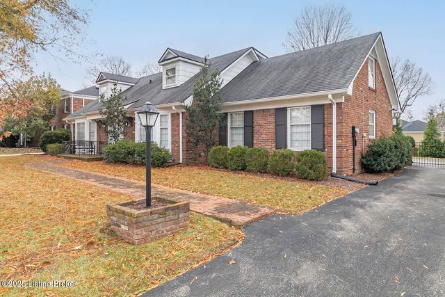 8810 Nottingham Pkwy, Louisville, KY 40222