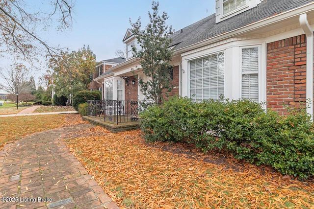 8810 Nottingham Pkwy, Louisville, KY 40222