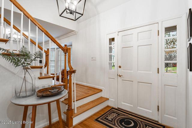 8810 Nottingham Pkwy, Louisville, KY 40222