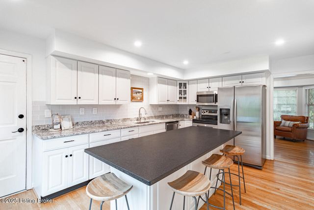 8810 Nottingham Pkwy, Louisville, KY 40222