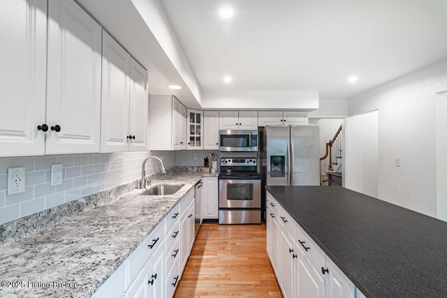 8810 Nottingham Pkwy, Louisville, KY 40222