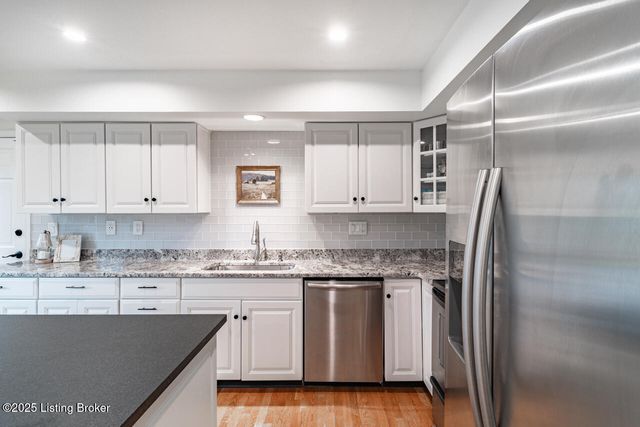 8810 Nottingham Pkwy, Louisville, KY 40222