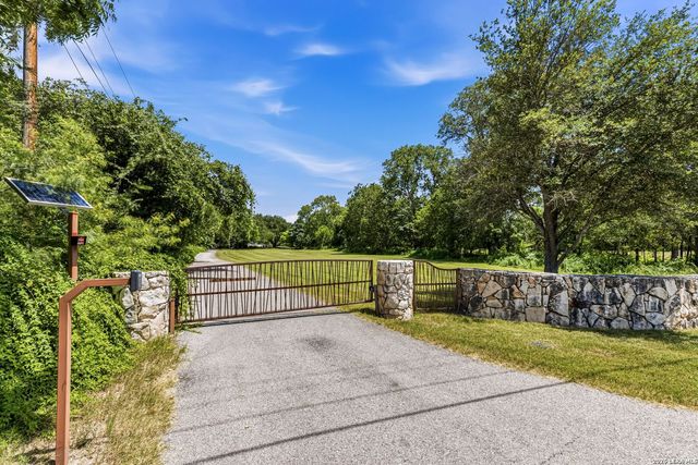 1324 Sleepy Hollow Ln, New Braunfels, TX 78130